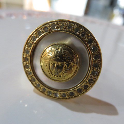 Gianni Versace メデューサ ラインストーンシェル調リング 指輪