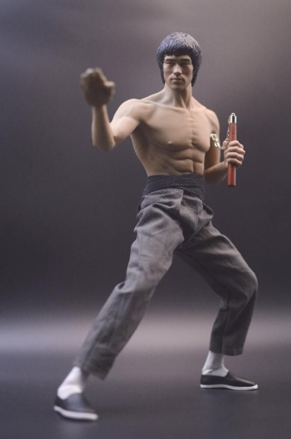 送料無料 1/6 ブルース・リー ヘッドと服と靴と武器付 アジアン