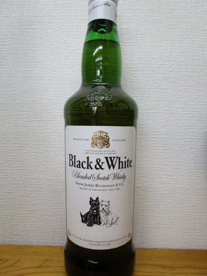 ブラック&ホワイト 700ml　ウイスキー　BLACK & WHITE