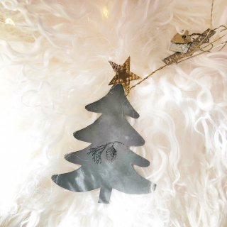 <img class='new_mark_img1' src='https://img.shop-pro.jp/img/new/icons14.gif' style='border:none;display:inline;margin:0px;padding:0px;width:auto;' />Walther&Coart christmastree (cone print)