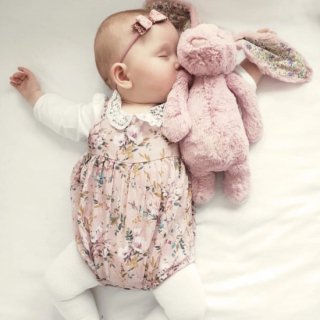 <img class='new_mark_img1' src='https://img.shop-pro.jp/img/new/icons14.gif' style='border:none;display:inline;margin:0px;padding:0px;width:auto;' />入荷！JELLYCAT　Blossom Blush Bunny Medium  From London