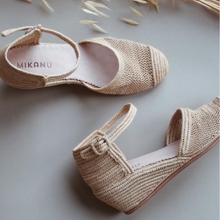 <img class='new_mark_img1' src='https://img.shop-pro.jp/img/new/icons14.gif' style='border:none;display:inline;margin:0px;padding:0px;width:auto;' /> mikanu ladys woven sandle (heel)