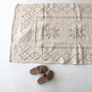 <img class='new_mark_img1' src='https://img.shop-pro.jp/img/new/icons14.gif' style='border:none;display:inline;margin:0px;padding:0px;width:auto;' /> cotton limited FLOWER medium long rug ( creme beige  )