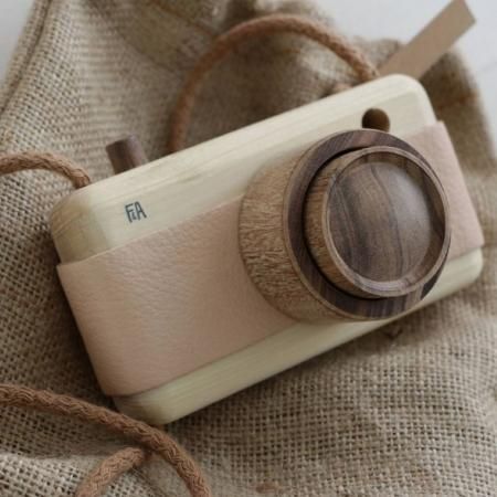 Fanny Alexander wooden toy camera pinkpaw SEN TO SENCE