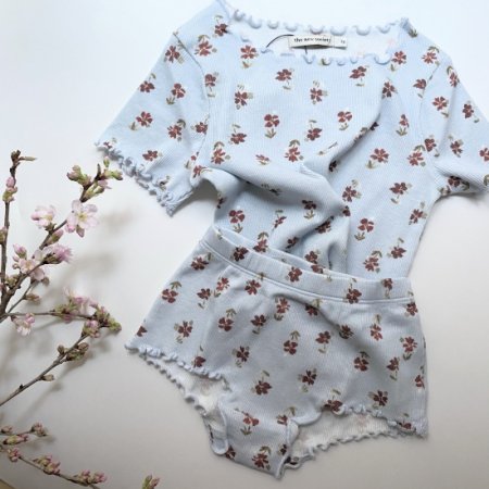 The New Society MAR DAISY FLOWER TEE & SHORTS SET - SEN_TO_SENCE