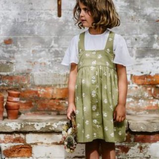<img class='new_mark_img1' src='https://img.shop-pro.jp/img/new/icons20.gif' style='border:none;display:inline;margin:0px;padding:0px;width:auto;' />SALE!!!Little cottons DORCAS Pinafore ( Stem floral samphire)