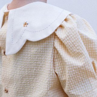 <img class='new_mark_img1' src='https://img.shop-pro.jp/img/new/icons14.gif' style='border:none;display:inline;margin:0px;padding:0px;width:auto;' />Yellow gingham embroidary collar blouse FROM SPAIN 