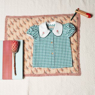 <img class='new_mark_img1' src='https://img.shop-pro.jp/img/new/icons14.gif' style='border:none;display:inline;margin:0px;padding:0px;width:auto;' />Green gingham embroidary collar blouse FROM SPAIN 