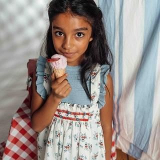 <img class='new_mark_img1' src='https://img.shop-pro.jp/img/new/icons14.gif' style='border:none;display:inline;margin:0px;padding:0px;width:auto;' />Blue ruffle  top   FROM SPAIN 