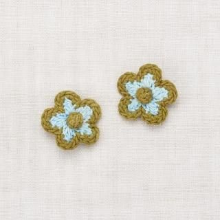 <img class='new_mark_img1' src='https://img.shop-pro.jp/img/new/icons14.gif' style='border:none;display:inline;margin:0px;padding:0px;width:auto;' />MISHA & PUFFMedium flower clip set (Tarragon)