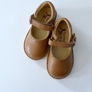 <img class='new_mark_img1' src='https://img.shop-pro.jp/img/new/icons14.gif' style='border:none;display:inline;margin:0px;padding:0px;width:auto;' />MARTHA leather velcro shoe from LONDON (tan)