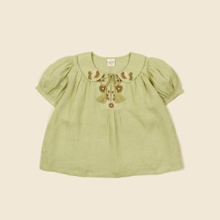 <img class='new_mark_img1' src='https://img.shop-pro.jp/img/new/icons14.gif' style='border:none;display:inline;margin:0px;padding:0px;width:auto;' />APOLINA NORA  BLOUSE (Peridot)※2~9y