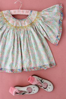 <img class='new_mark_img1' src='https://img.shop-pro.jp/img/new/icons14.gif' style='border:none;display:inline;margin:0px;padding:0px;width:auto;' />Bonjour diary  BUTTERFLY Blouse  ( Pastel garden)※2y~12y