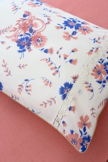 <img class='new_mark_img1' src='https://img.shop-pro.jp/img/new/icons20.gif' style='border:none;display:inline;margin:0px;padding:0px;width:auto;' />SALE！！！Bonjour diary Embroidary Cushion Case  (pink white blue bouquet  ) 