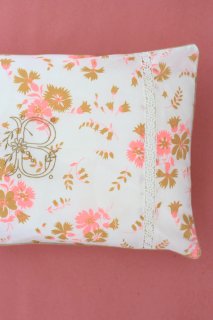 <img class='new_mark_img1' src='https://img.shop-pro.jp/img/new/icons14.gif' style='border:none;display:inline;margin:0px;padding:0px;width:auto;' />Bonjour diary  Embroidary cushion case   (bouquet fluo curry )