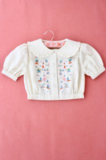 <img class='new_mark_img1' src='https://img.shop-pro.jp/img/new/icons14.gif' style='border:none;display:inline;margin:0px;padding:0px;width:auto;' />Bonjour diary  Crop white Blouse (embroidary)※4y~8y