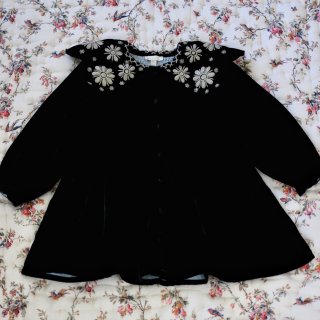 <img class='new_mark_img1' src='https://img.shop-pro.jp/img/new/icons14.gif' style='border:none;display:inline;margin:0px;padding:0px;width:auto;' />Bonjour diary TUNIQUE  WITH  SUN  FLOWER COLLAR  Black velvet