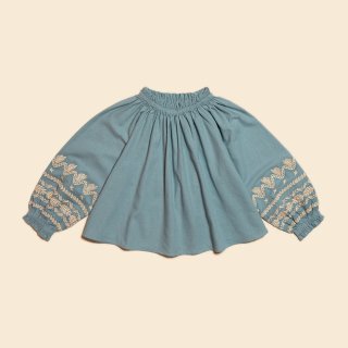 <img class='new_mark_img1' src='https://img.shop-pro.jp/img/new/icons14.gif' style='border:none;display:inline;margin:0px;padding:0px;width:auto;' />APOLINA MEERA BLOUSE (bluebell)