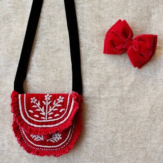 <img class='new_mark_img1' src='https://img.shop-pro.jp/img/new/icons14.gif' style='border:none;display:inline;margin:0px;padding:0px;width:auto;' />Bonjour diary 　POUCH  BAG  &  HAIR  CLIP  REDVELVET embroidery