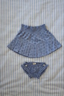 <img class='new_mark_img1' src='https://img.shop-pro.jp/img/new/icons14.gif' style='border:none;display:inline;margin:0px;padding:0px;width:auto;' />Bonjour diary SET PLEATED SKIRT&PANTY (BLUE lace fabric)