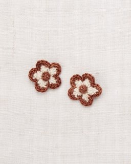 <img class='new_mark_img1' src='https://img.shop-pro.jp/img/new/icons14.gif' style='border:none;display:inline;margin:0px;padding:0px;width:auto;' />MISHA & PUFF   Medium  Flower  Clip  SetChest Nut