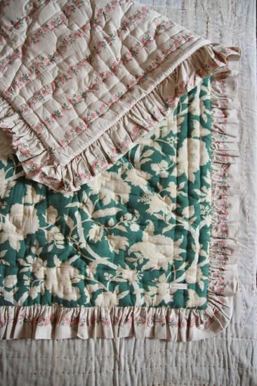 Bonjour diary REVERSIBLE QUILTED BLANKET Autumnal green flowers