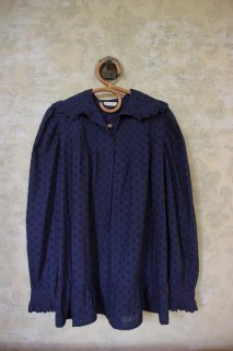 <img class='new_mark_img1' src='https://img.shop-pro.jp/img/new/icons14.gif' style='border:none;display:inline;margin:0px;padding:0px;width:auto;' />Bonjour diary  DARTAGNAN WOMAN BLOUSE Navy broderie anglaise   (  SIZE :SM L)