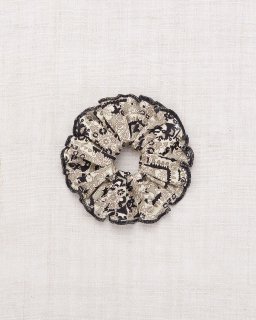 <img class='new_mark_img1' src='https://img.shop-pro.jp/img/new/icons14.gif' style='border:none;display:inline;margin:0px;padding:0px;width:auto;' />MISHA & PUFF Hair Scrunchie - Seal Gray Medallion