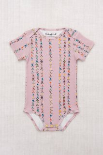 <img class='new_mark_img1' src='https://img.shop-pro.jp/img/new/icons14.gif' style='border:none;display:inline;margin:0px;padding:0px;width:auto;' />MISHA & PUFF  Short  Sleeve  lap Onesie   _Plum Petal LIttle Botanica