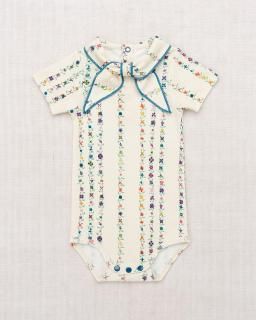 <img class='new_mark_img1' src='https://img.shop-pro.jp/img/new/icons14.gif' style='border:none;display:inline;margin:0px;padding:0px;width:auto;' />MISHA & PUFF   Baby Short Sleeve Scout Onesie - String Little Botanica